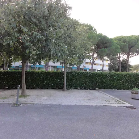 House And In 38402 *