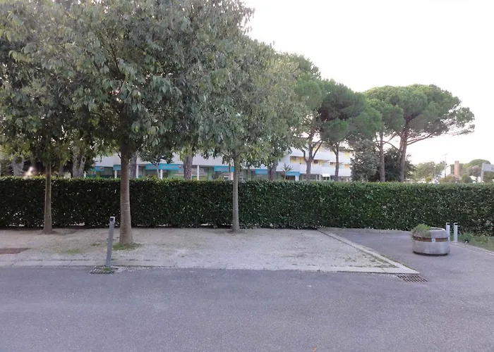 House And In 38402 *